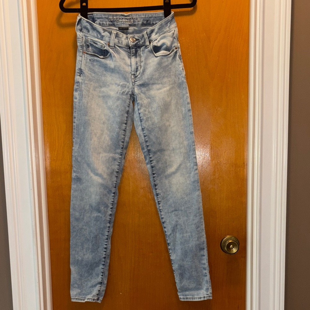 American Eagle Outfitters Light Wash Skinny Jeans
